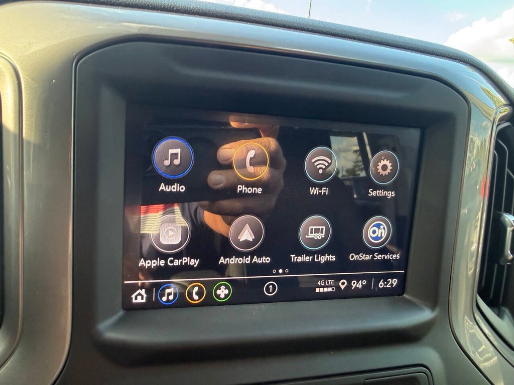 Chevrolet Silverado 1500 Vehicle Full-screen Gallery Image 28