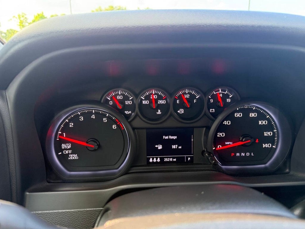 Chevrolet Silverado 1500 Vehicle Full-screen Gallery Image 32