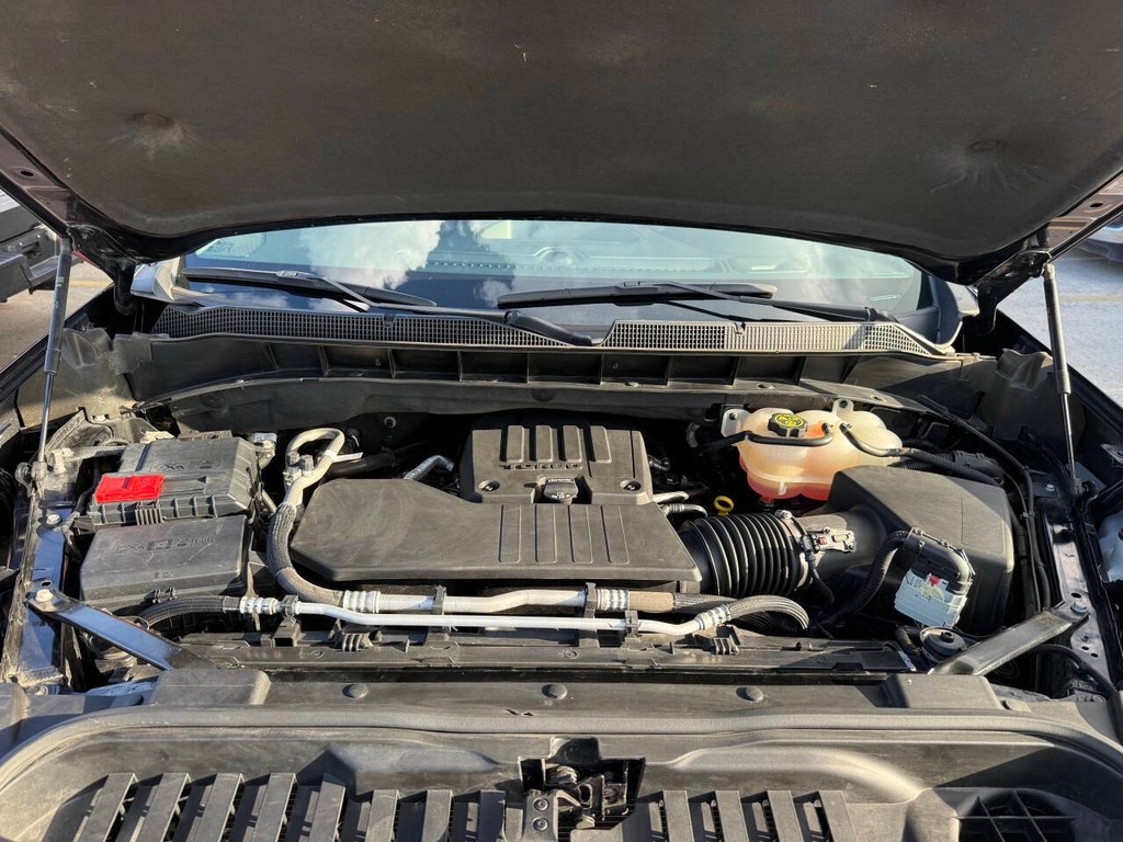 Chevrolet Silverado 1500 Vehicle Full-screen Gallery Image 35