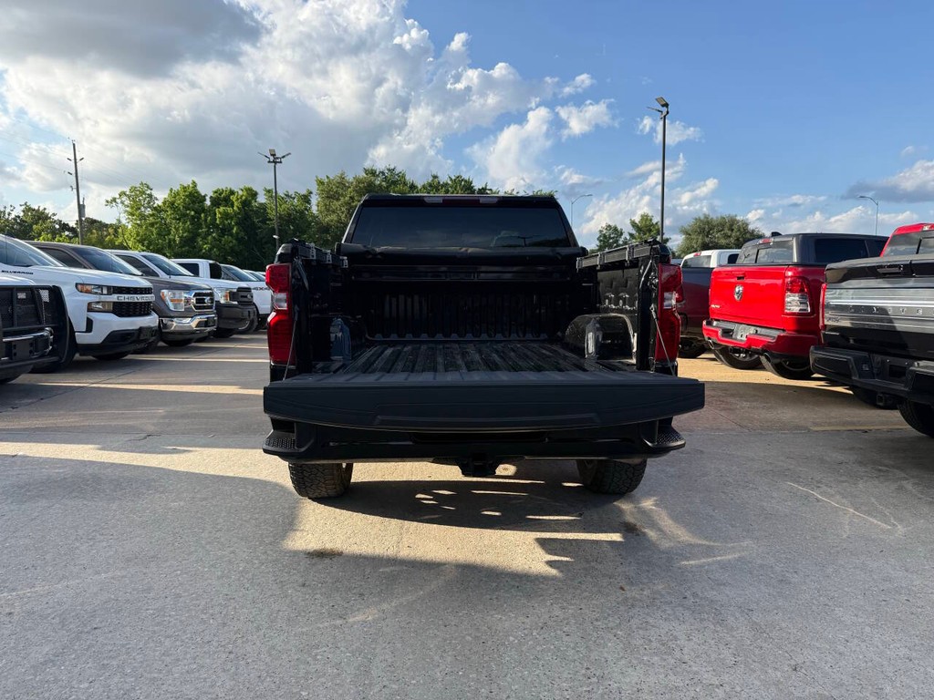 Chevrolet Silverado 1500 Vehicle Full-screen Gallery Image 37