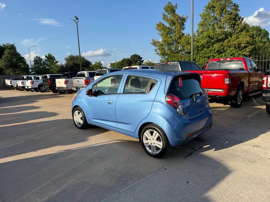 Chevrolet Spark Vehicle Full-screen Gallery Image 04