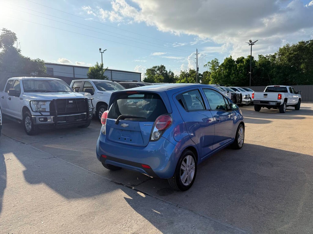 Chevrolet Spark Vehicle Full-screen Gallery Image 05