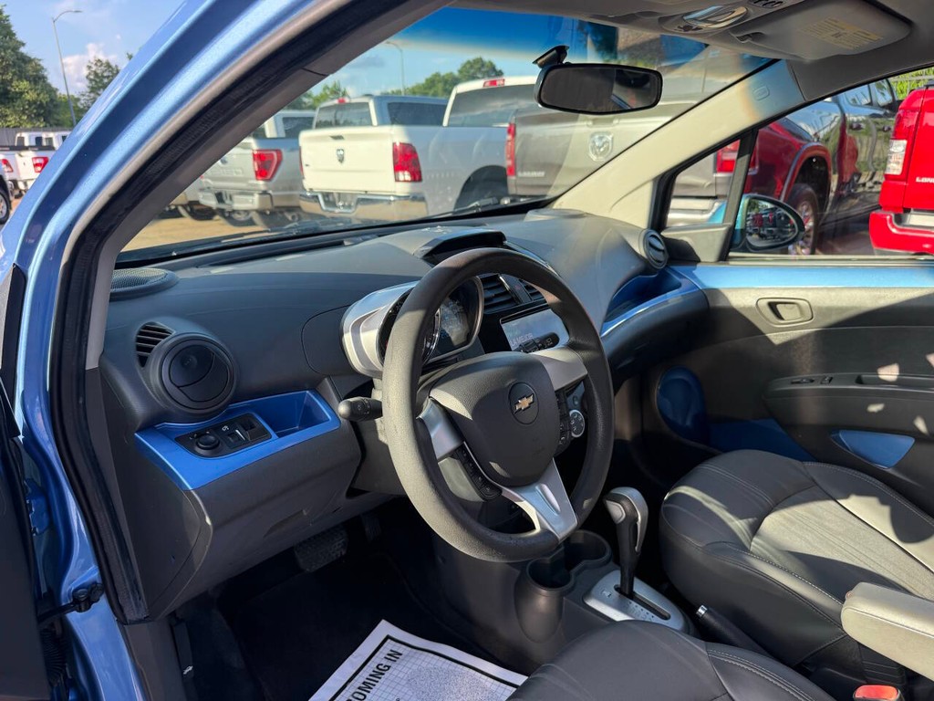 Chevrolet Spark Vehicle Full-screen Gallery Image 06
