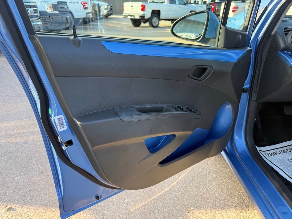 Chevrolet Spark Vehicle Full-screen Gallery Image 08