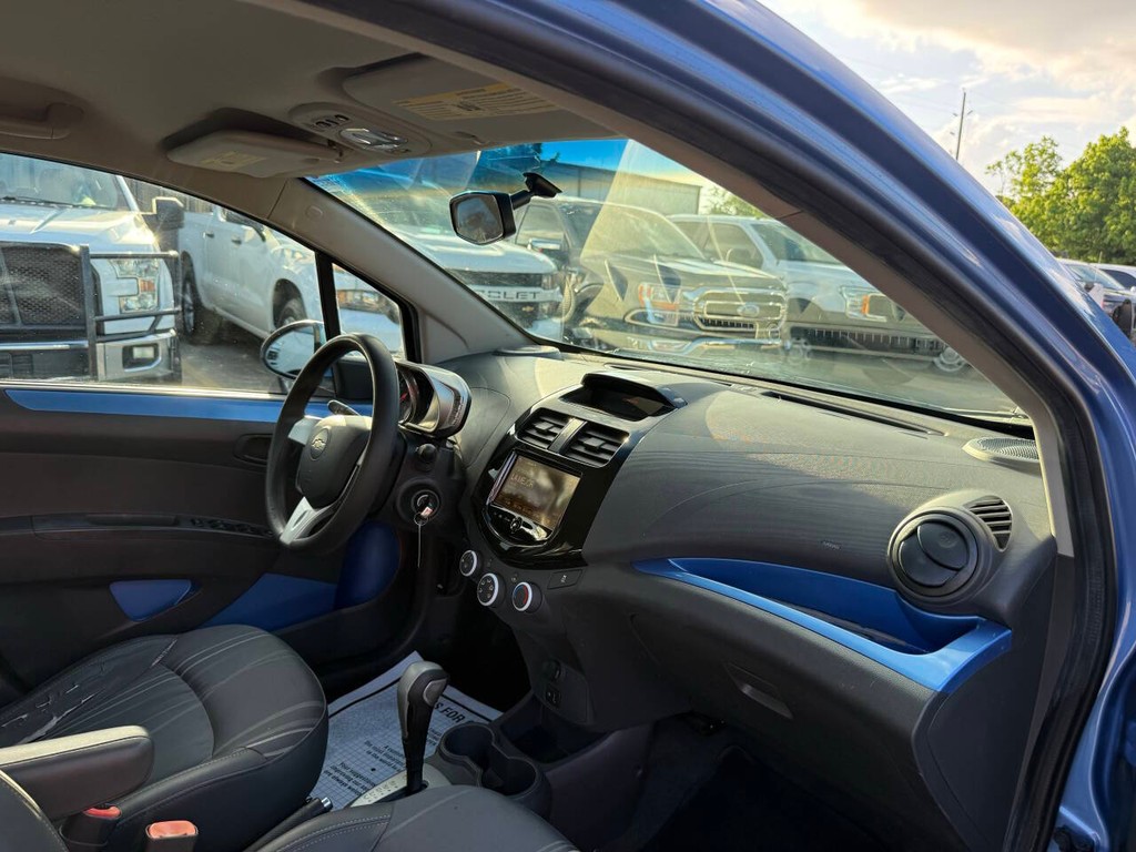 Chevrolet Spark Vehicle Full-screen Gallery Image 09
