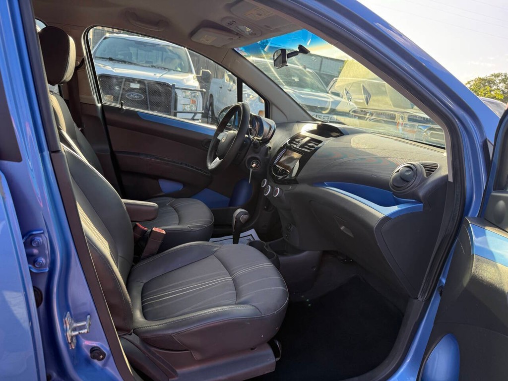 Chevrolet Spark Vehicle Full-screen Gallery Image 10