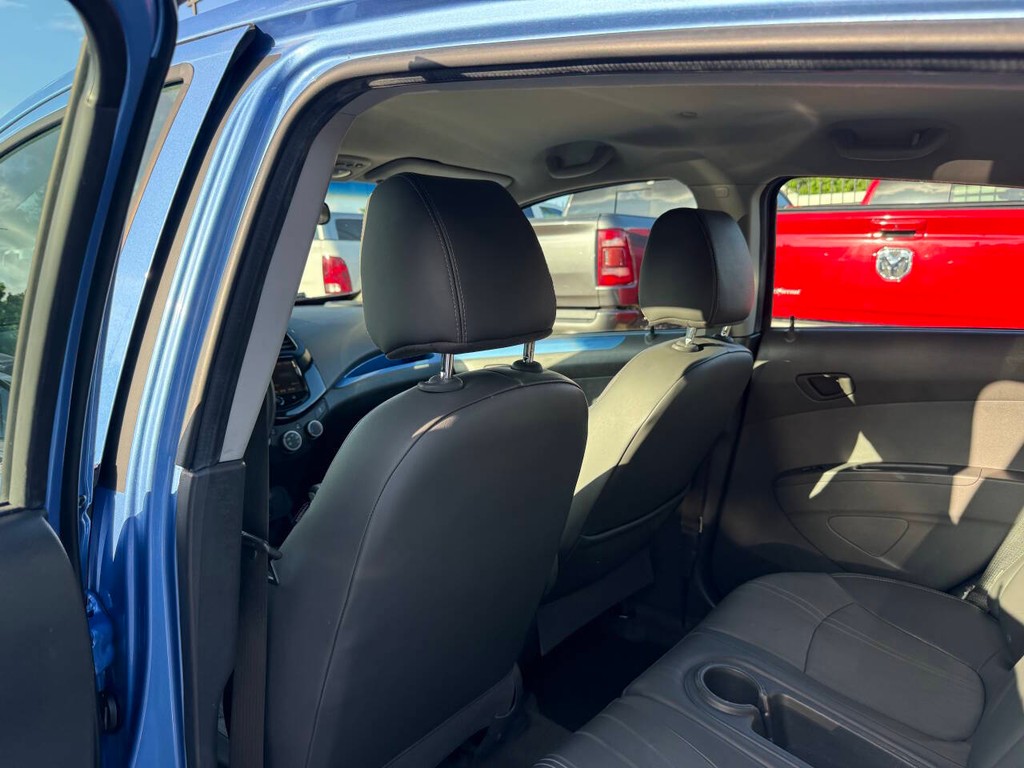 Chevrolet Spark Vehicle Full-screen Gallery Image 12