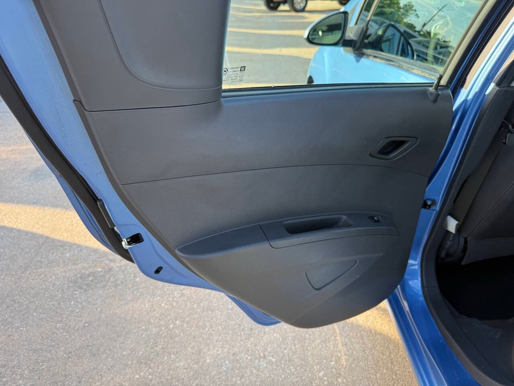 Chevrolet Spark Vehicle Full-screen Gallery Image 14