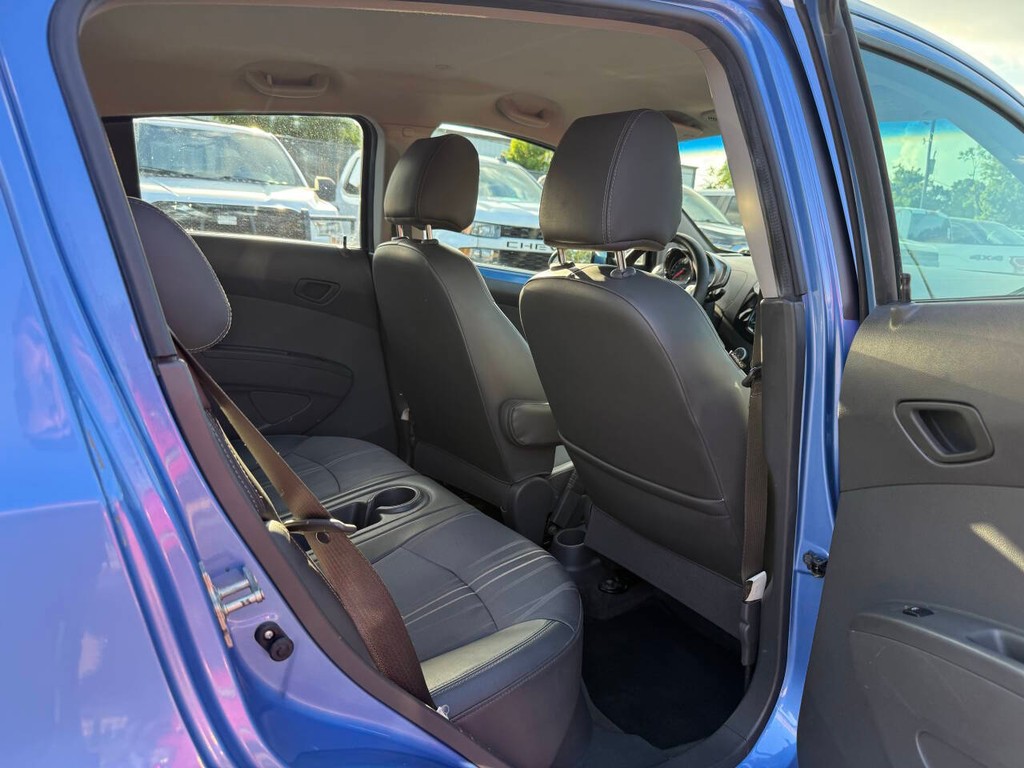 Chevrolet Spark Vehicle Full-screen Gallery Image 15
