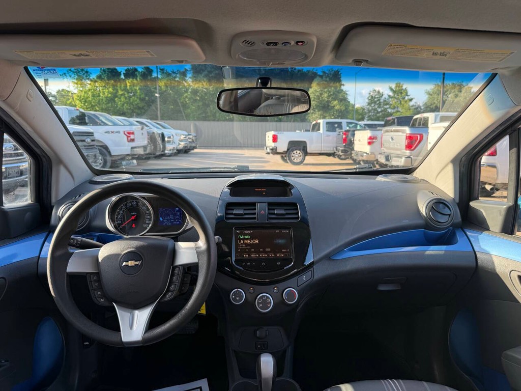 Chevrolet Spark Vehicle Full-screen Gallery Image 17