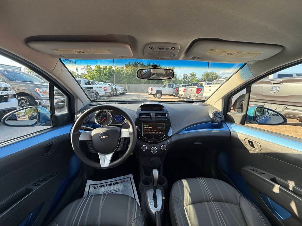 Chevrolet Spark Vehicle Full-screen Gallery Image 18