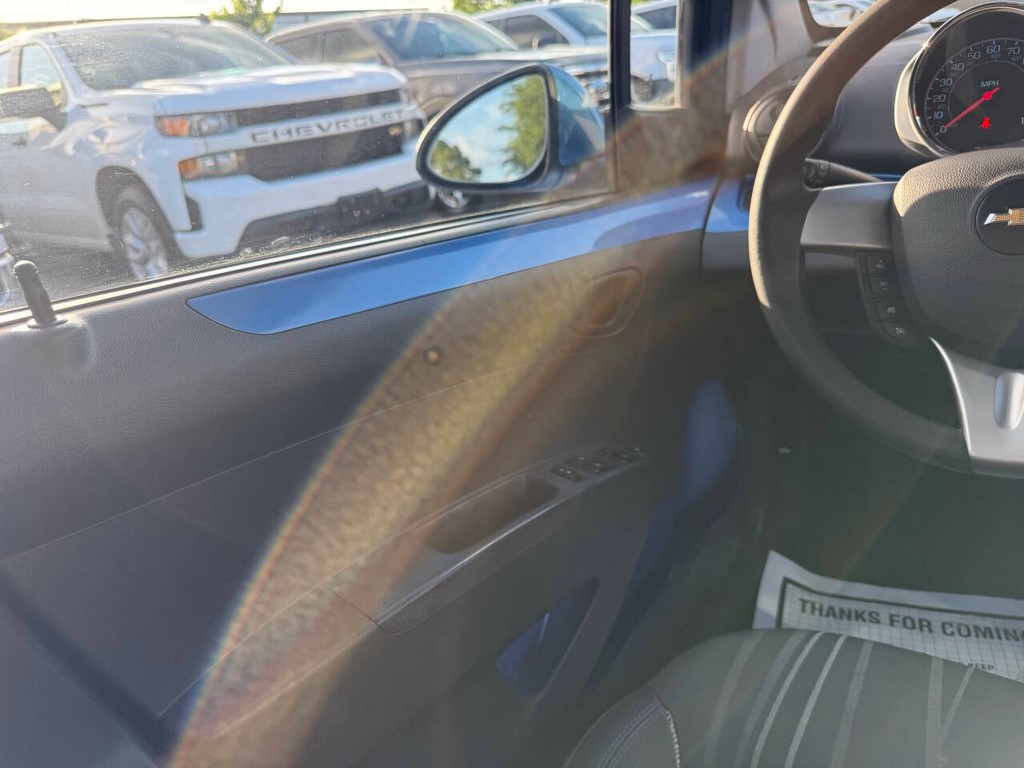 Chevrolet Spark Vehicle Full-screen Gallery Image 19