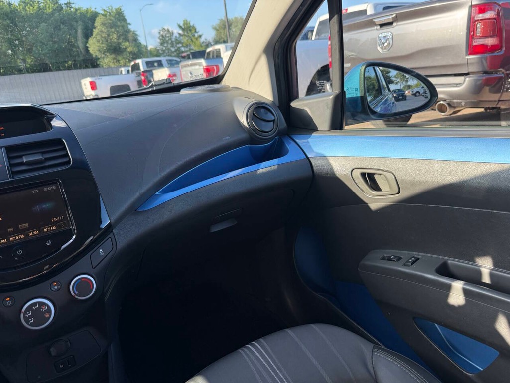 Chevrolet Spark Vehicle Full-screen Gallery Image 20