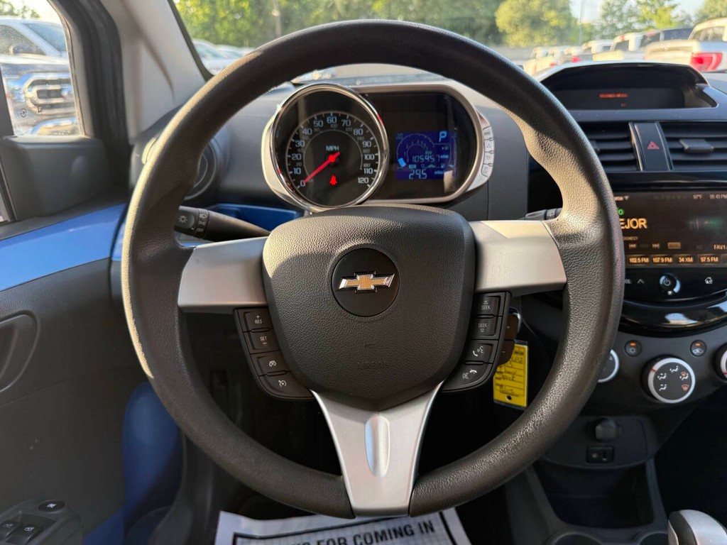 Chevrolet Spark Vehicle Full-screen Gallery Image 23