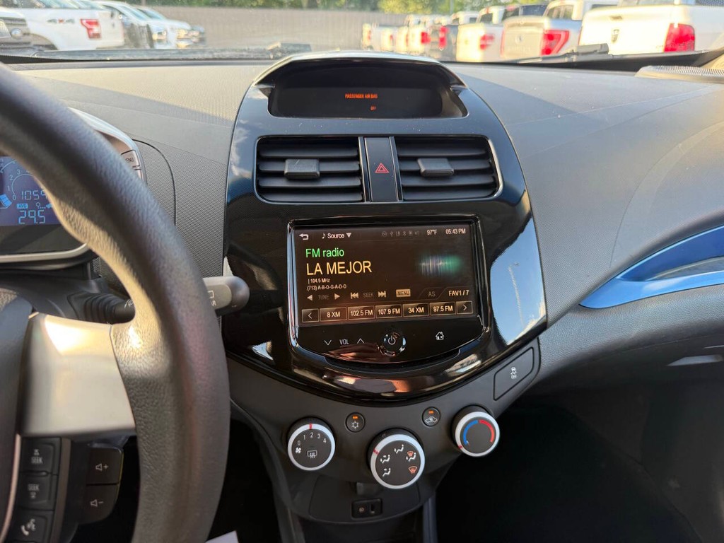 Chevrolet Spark Vehicle Full-screen Gallery Image 25