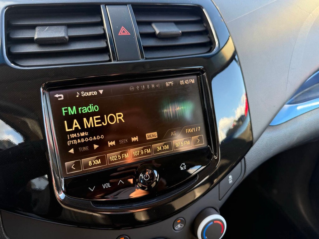 Chevrolet Spark Vehicle Full-screen Gallery Image 27