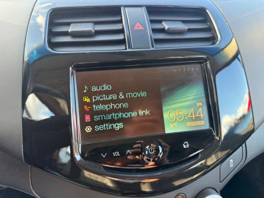 Chevrolet Spark Vehicle Full-screen Gallery Image 28