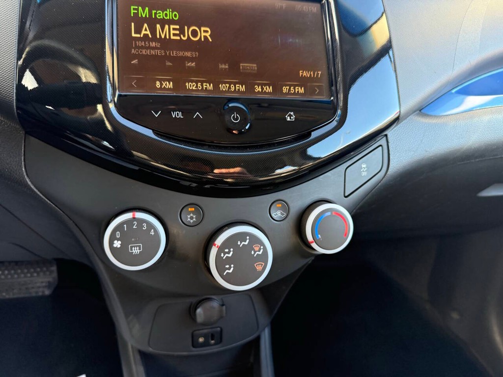 Chevrolet Spark Vehicle Full-screen Gallery Image 29