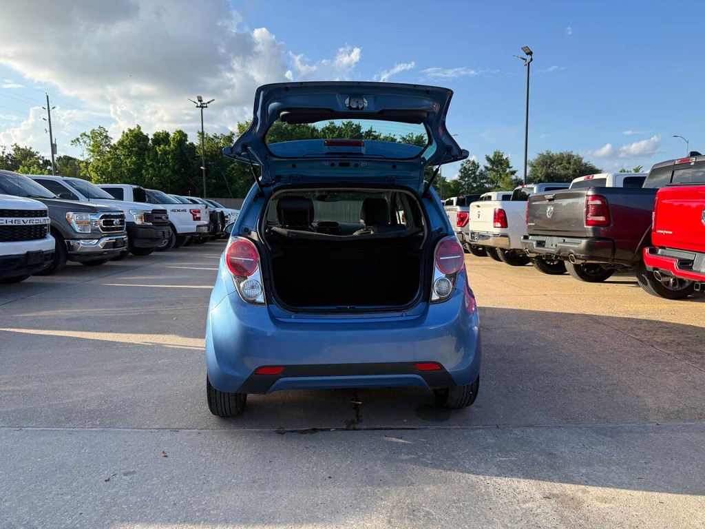Chevrolet Spark Vehicle Full-screen Gallery Image 36