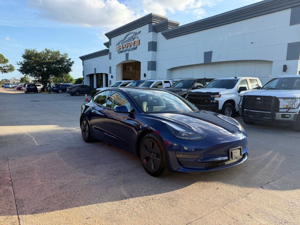 Tesla Model 3 Vehicle Full-screen Gallery Image 02