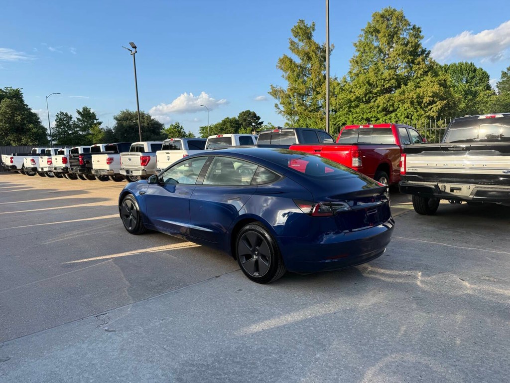 Tesla Model 3 Vehicle Full-screen Gallery Image 04
