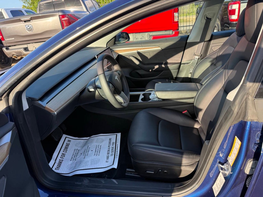 Tesla Model 3 Vehicle Full-screen Gallery Image 07