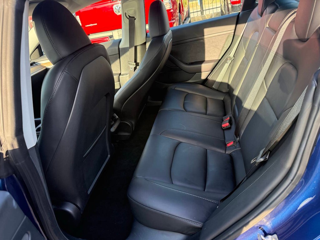 Tesla Model 3 Vehicle Full-screen Gallery Image 13