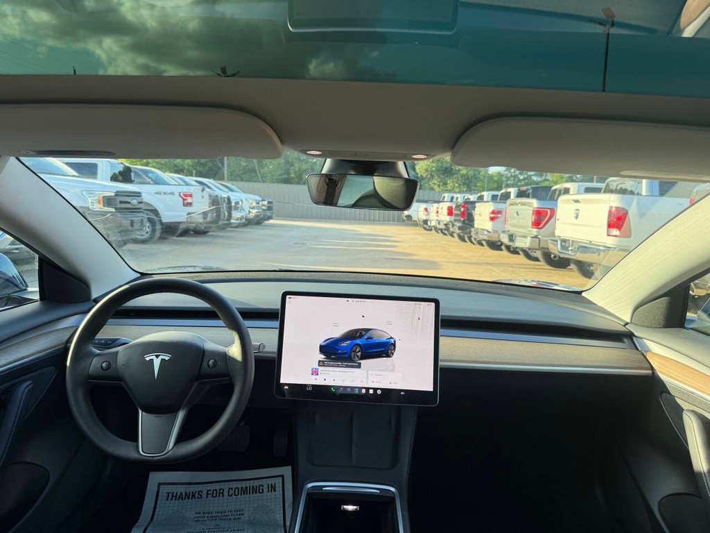 Tesla Model 3 Vehicle Full-screen Gallery Image 17
