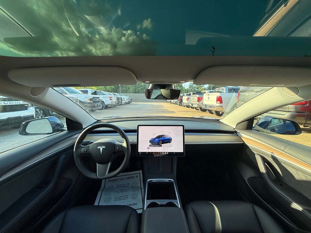 Tesla Model 3 Vehicle Full-screen Gallery Image 18
