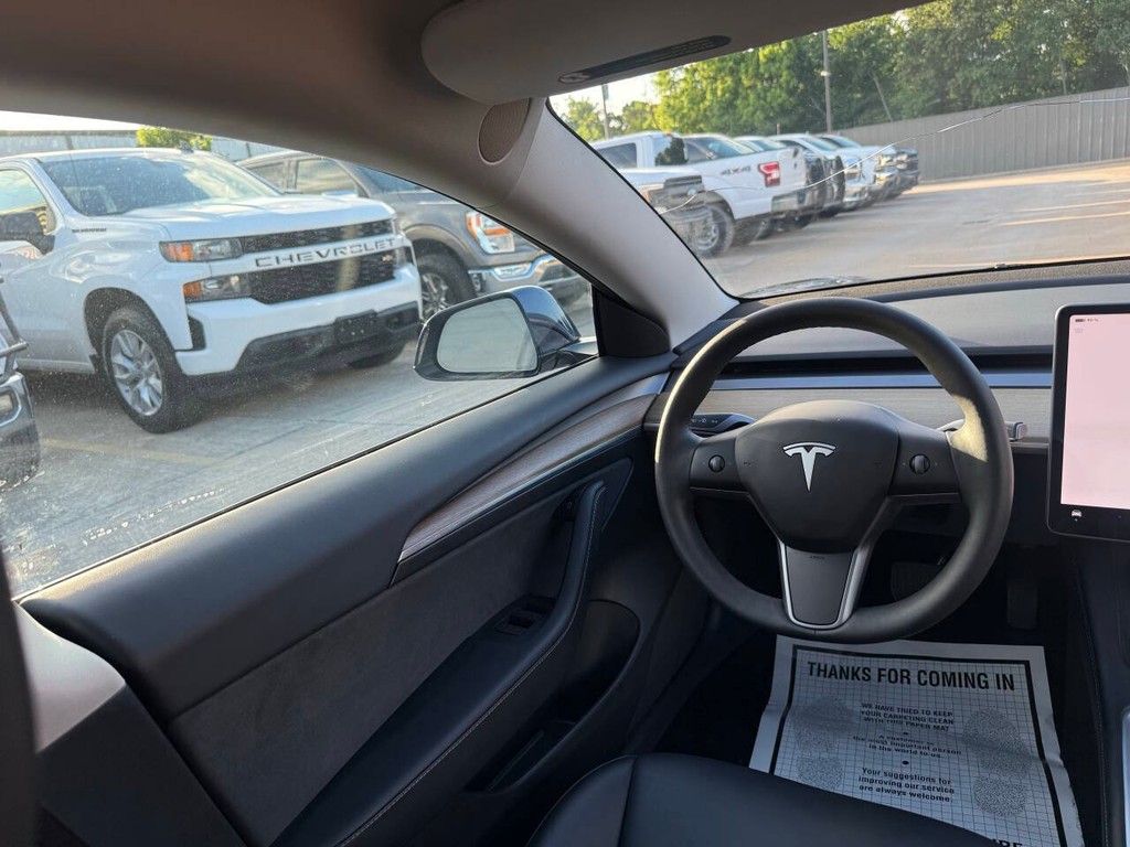 Tesla Model 3 Vehicle Full-screen Gallery Image 19