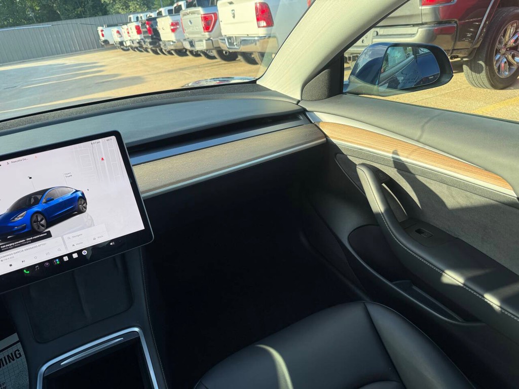 Tesla Model 3 Vehicle Full-screen Gallery Image 20