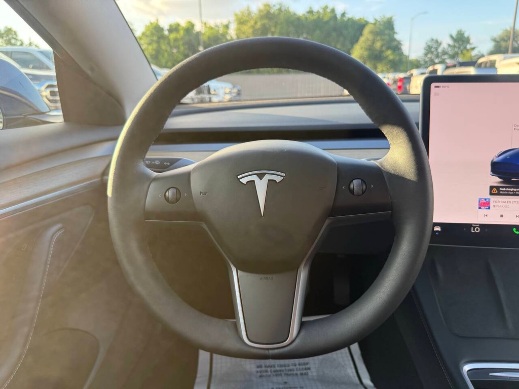 Tesla Model 3 Vehicle Full-screen Gallery Image 22