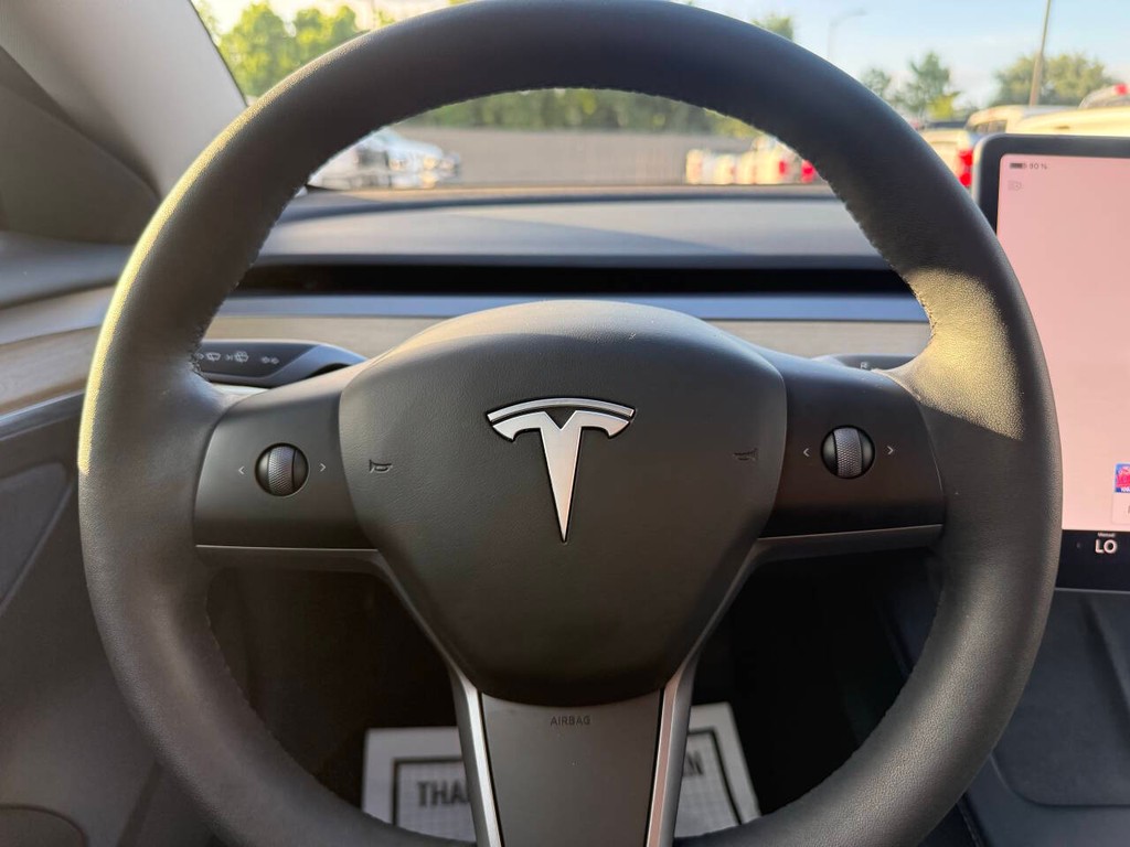 Tesla Model 3 Vehicle Full-screen Gallery Image 23