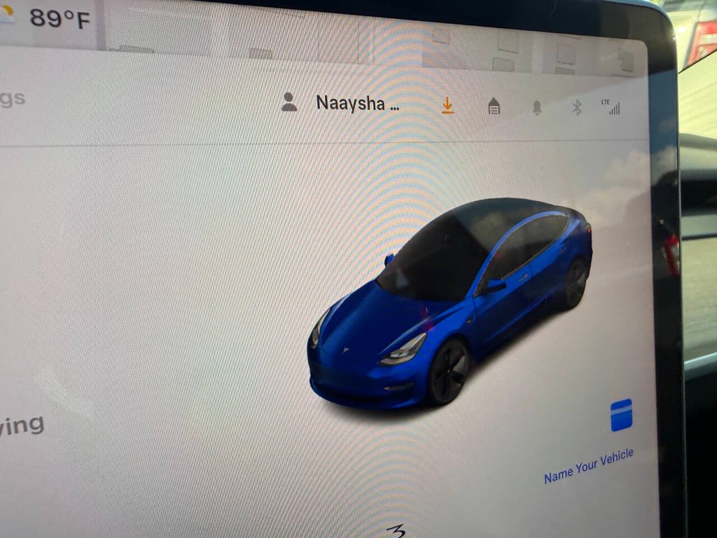 Tesla Model 3 Vehicle Full-screen Gallery Image 26