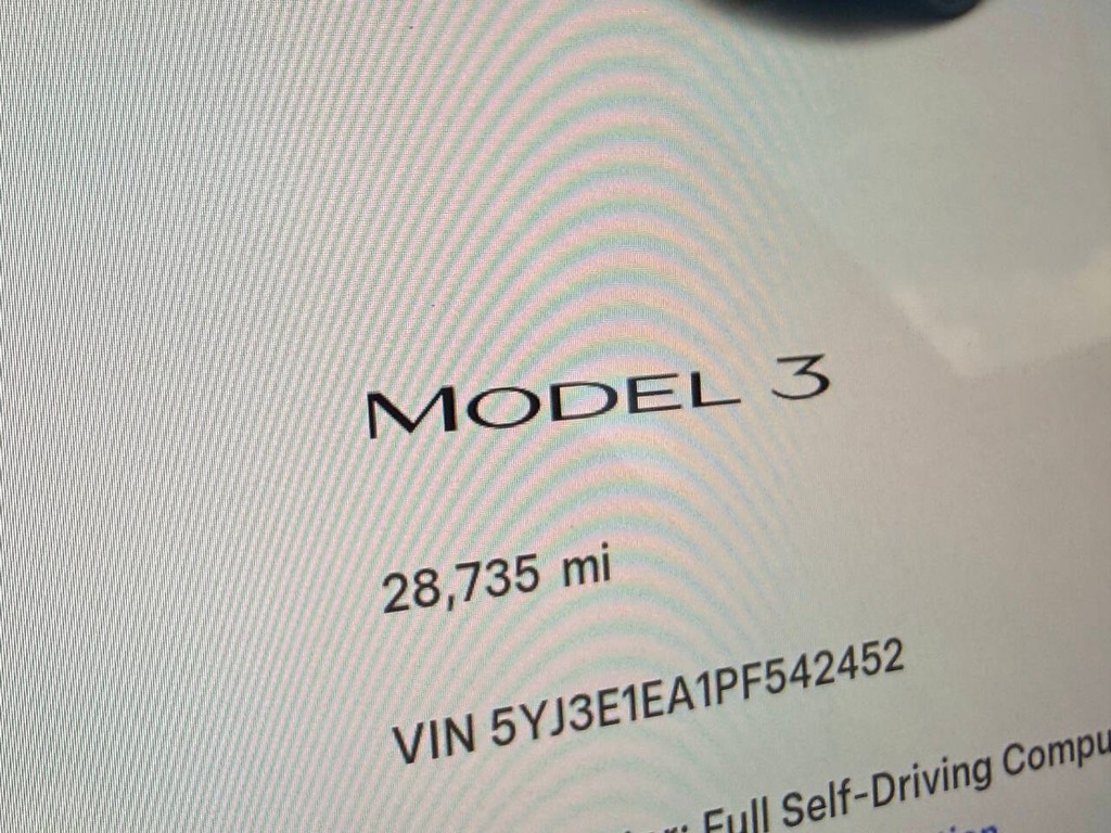Tesla Model 3 Vehicle Full-screen Gallery Image 35