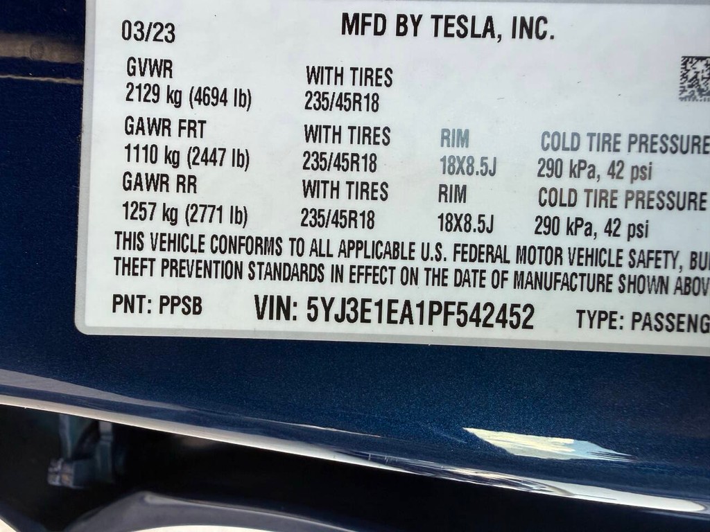 Tesla Model 3 Vehicle Full-screen Gallery Image 37