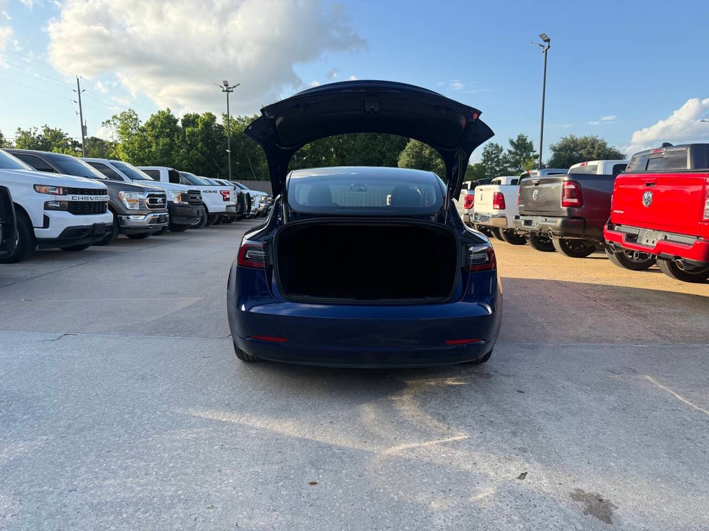 Tesla Model 3 Vehicle Full-screen Gallery Image 39