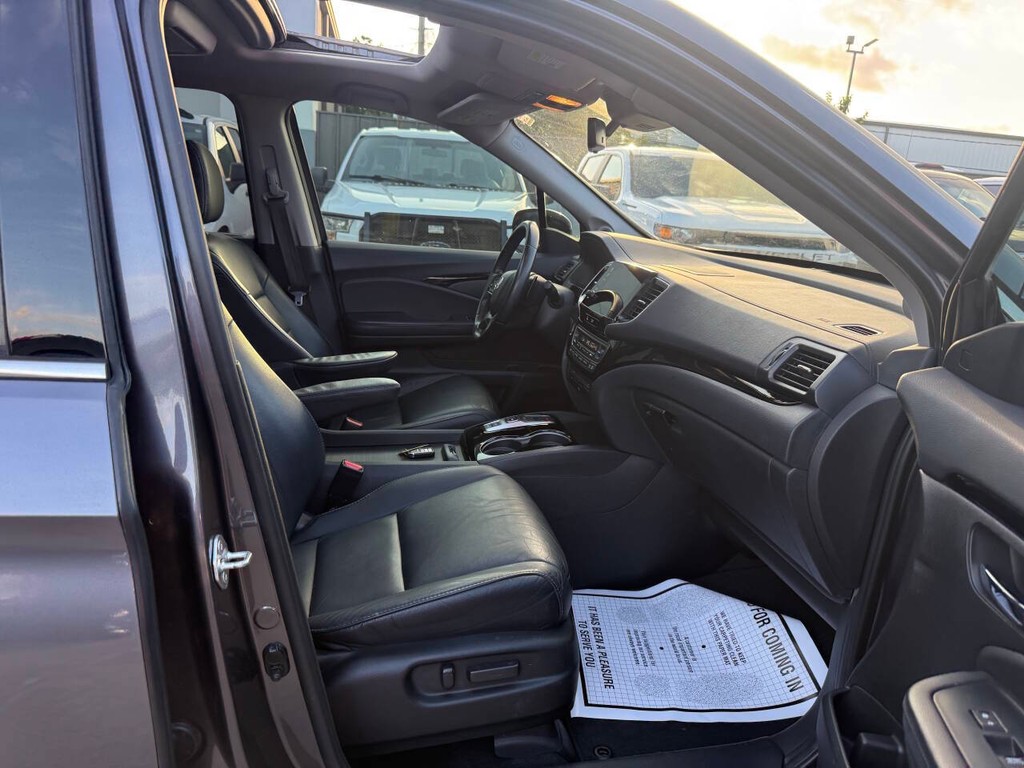 Honda Pilot Vehicle Full-screen Gallery Image 10