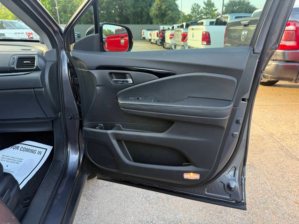 Honda Pilot Vehicle Full-screen Gallery Image 11