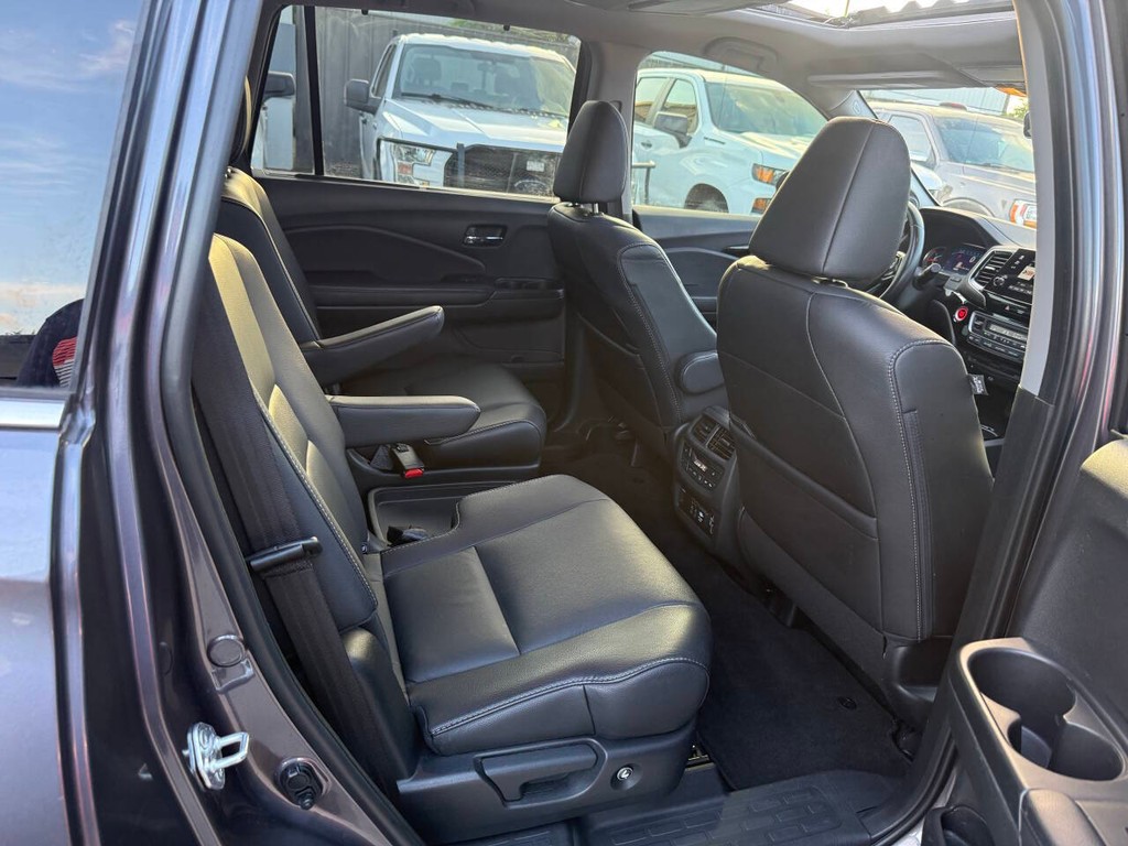 Honda Pilot Vehicle Full-screen Gallery Image 16