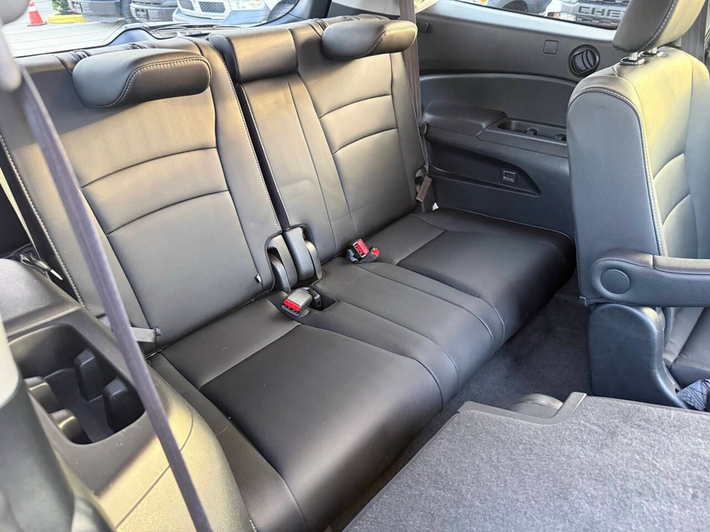 Honda Pilot Vehicle Full-screen Gallery Image 17