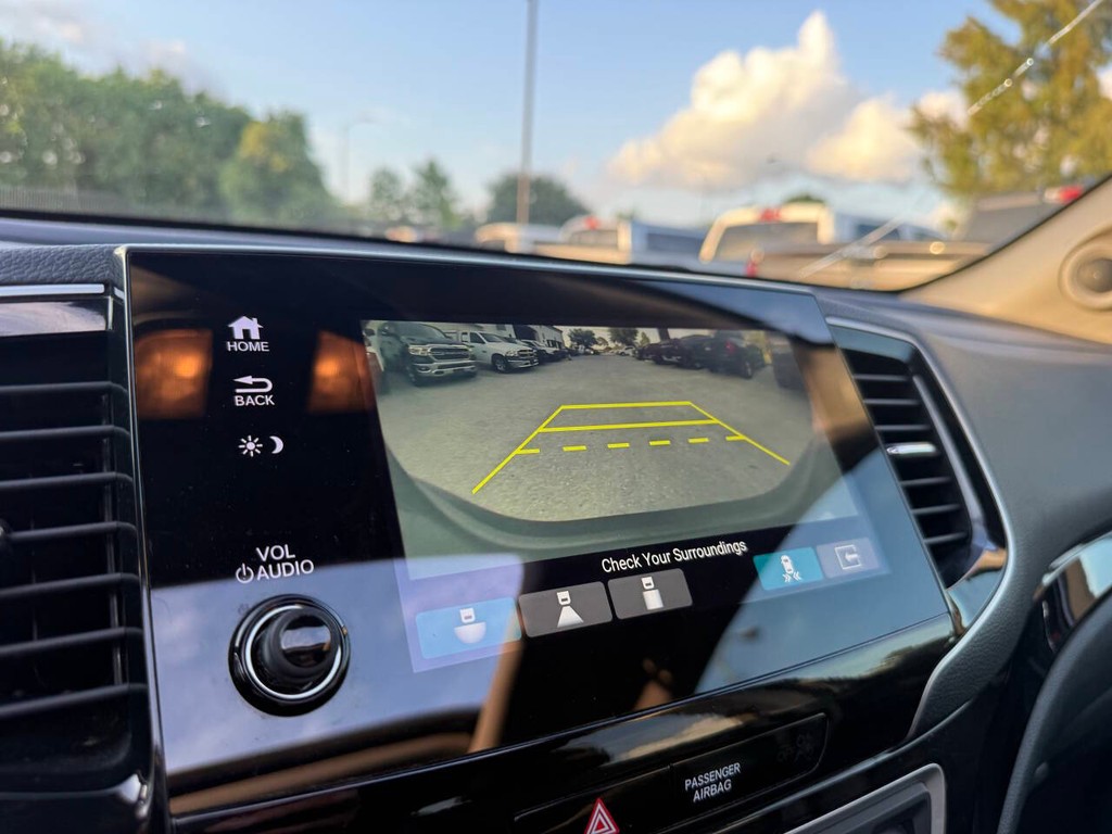 Honda Pilot Vehicle Full-screen Gallery Image 28