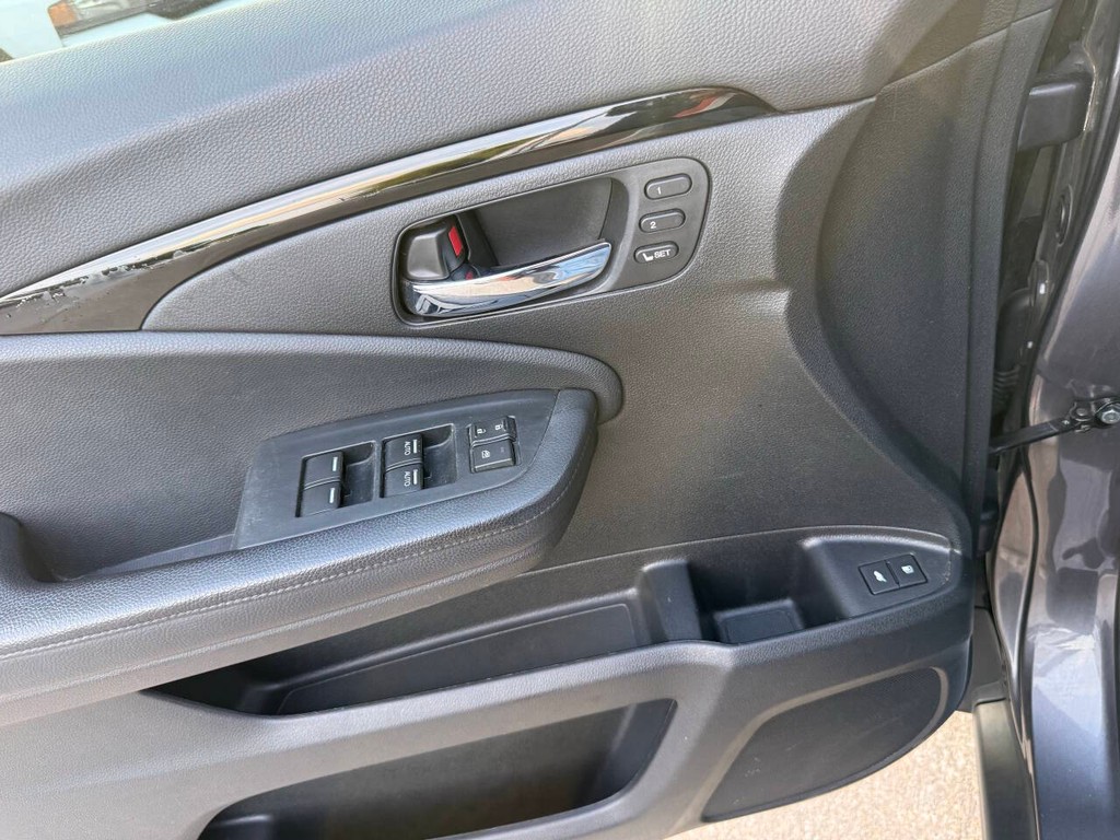 Honda Pilot Vehicle Full-screen Gallery Image 32