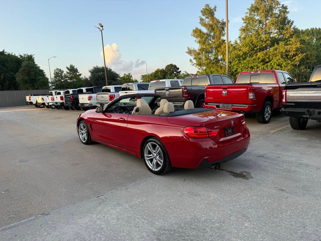 BMW 4 Series Vehicle Full-screen Gallery Image 06