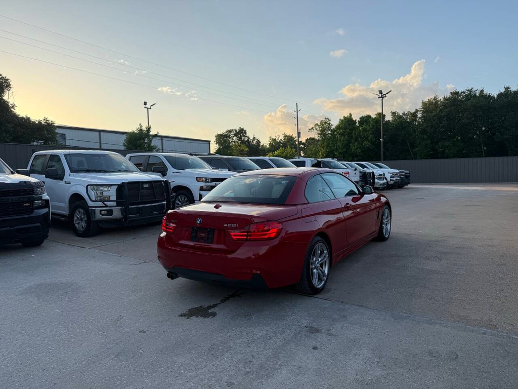 BMW 4 Series Vehicle Full-screen Gallery Image 09