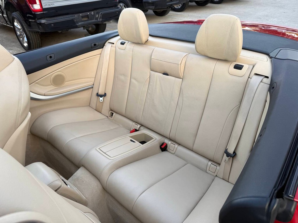 BMW 4 Series Vehicle Full-screen Gallery Image 12