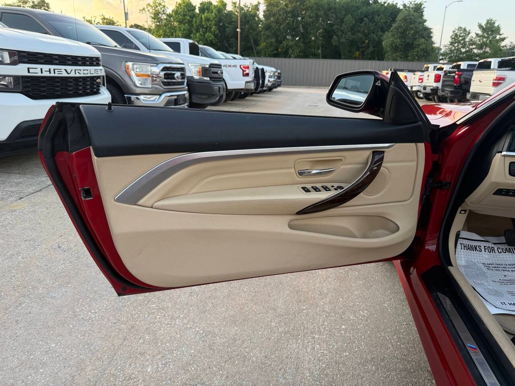 BMW 4 Series Vehicle Full-screen Gallery Image 13