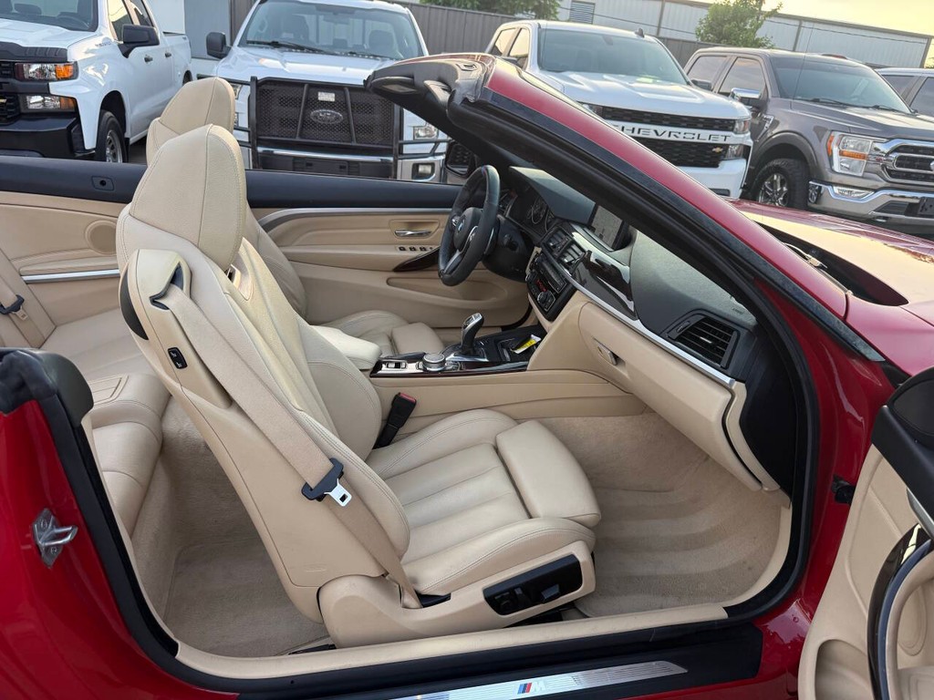 BMW 4 Series Vehicle Full-screen Gallery Image 15