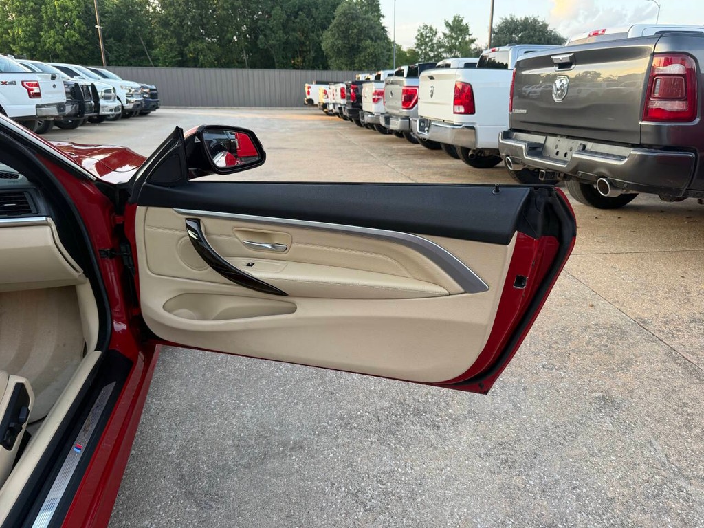 BMW 4 Series Vehicle Full-screen Gallery Image 17