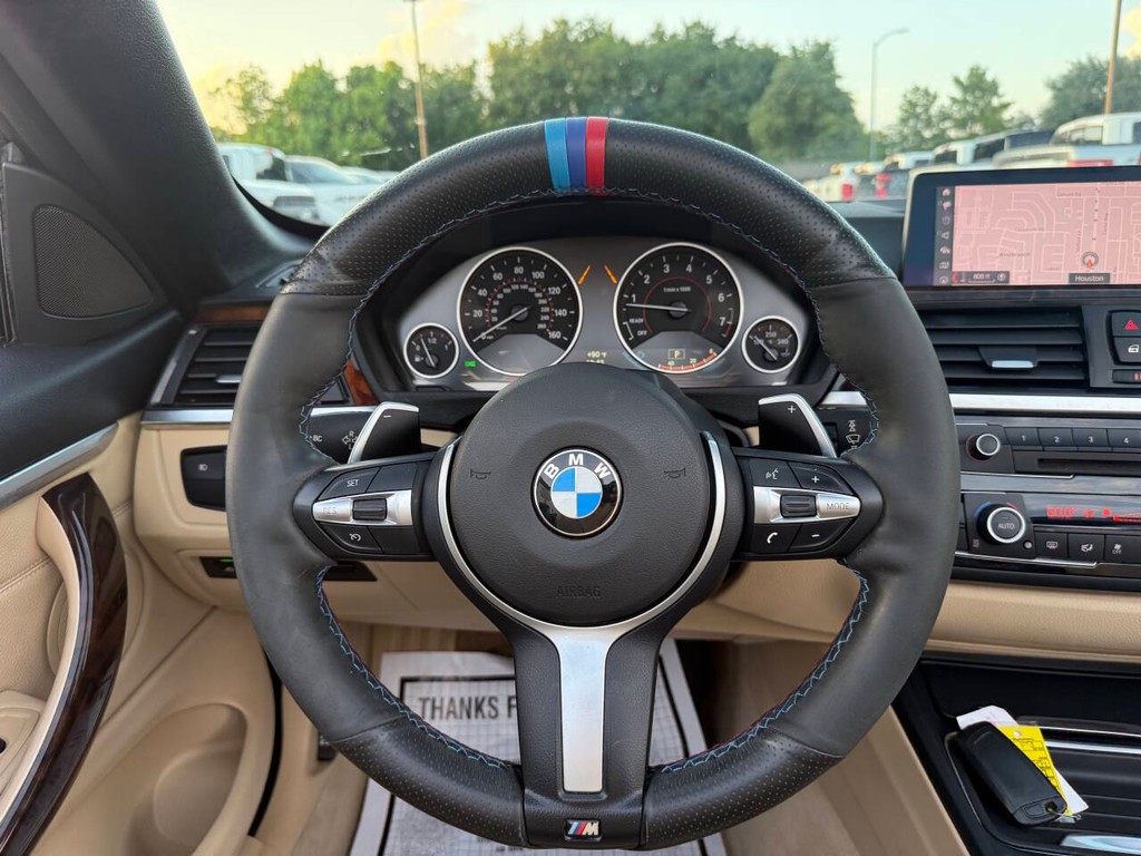 BMW 4 Series Vehicle Full-screen Gallery Image 23